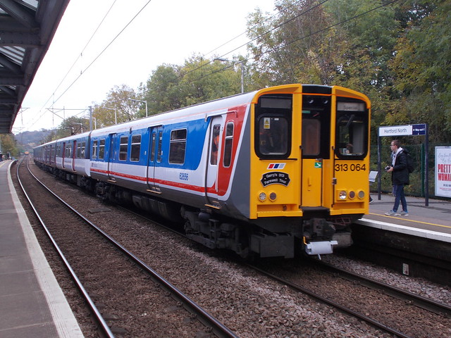 313 064 and 313 134 'City of London' arriving at Hertford North