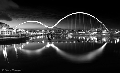 davidsnowdonphotography canoneos80d landscape blackandwhite mono bridge infinitybridge stocktonontees rivertees night lights reflections