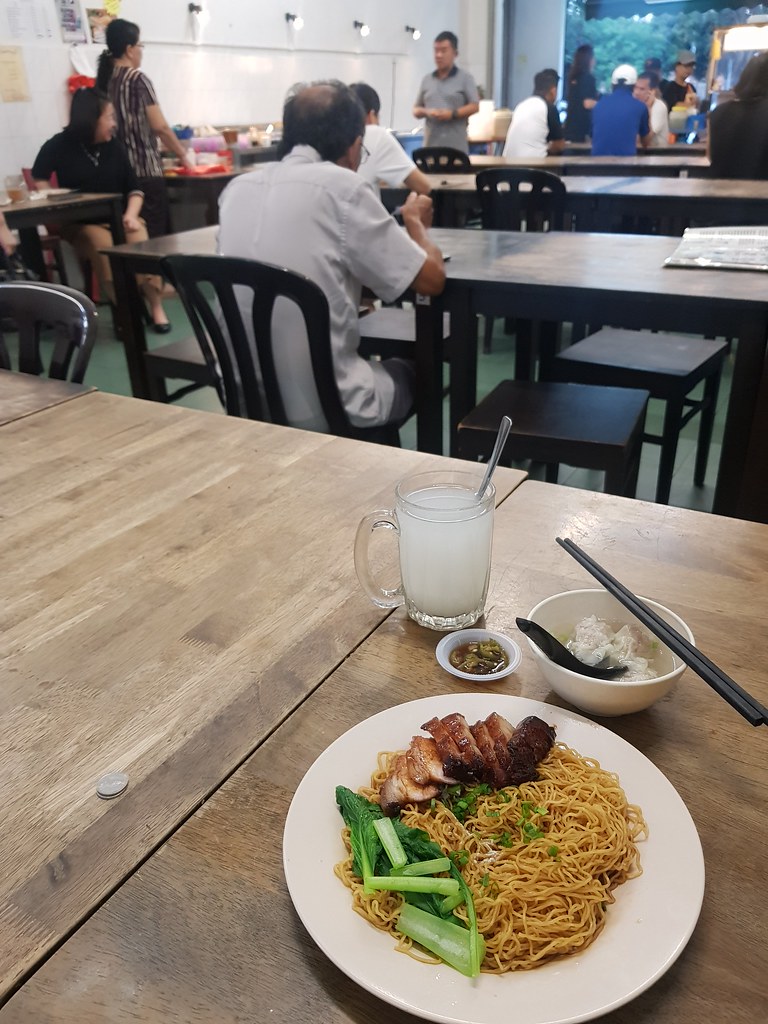 手工竹升面配碳烧叉烧 Homemade Bamboo Noodle w/Charcoal Charsiew rm$7 & 薏米水 Barley rm$1.80 @ 有家杂饭茶餐室 Restoran Family Mixed Rice Restaurant in PJ Bukit Mayang Emas