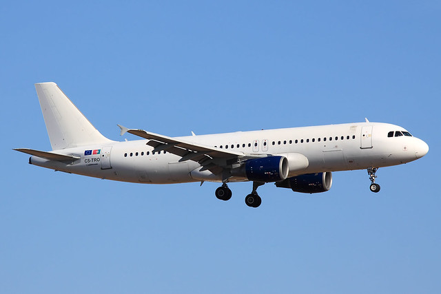 White  Airbus A320-214 CS-TRO