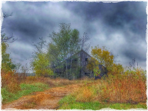 lonely dilapidated abandoned weathered fall autumn oldbarn barn ozarks missouri