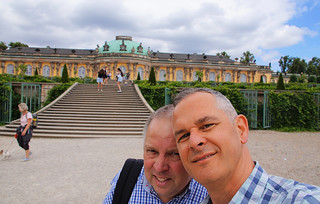 8-081 Samen bij Schloss Sanssouci