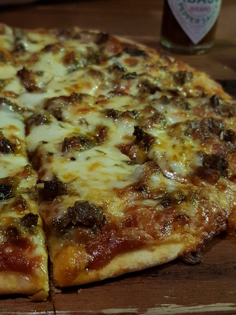 羊肉馬薩拉披萨 Mutton Masala Pizza rm$23.90 @ Neighbourhood Wine Bar USJ16