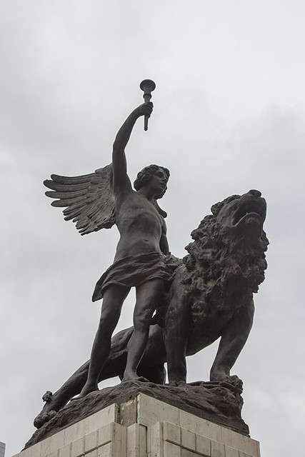 25 de octubre de 2019 Santiago un millón de personas en la Plaza Italia, monumento al Ángel de la libertad escultor italiano Roberto Negri en el año 1910
