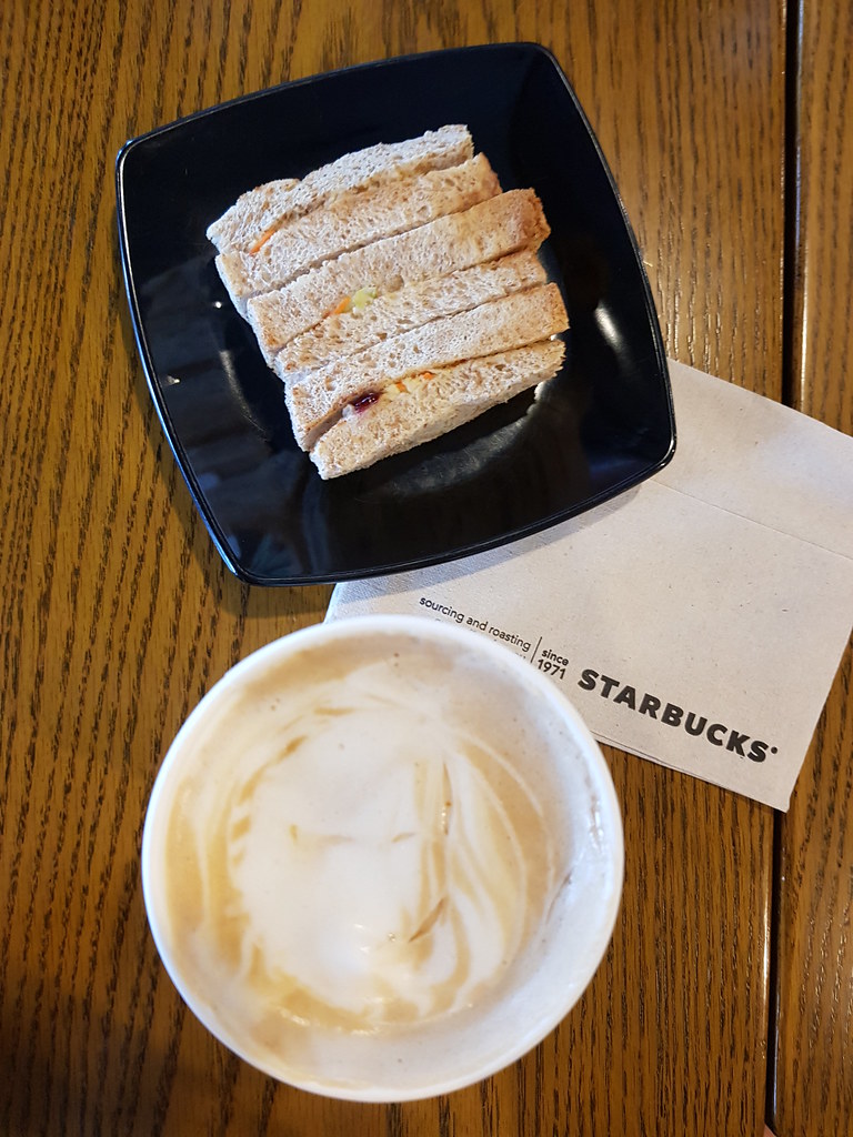 香草和无花果的拿铁 Vanilla Fig Latte rm$18.55 & 蔓越莓三明治 Cranberry Sandwich rm$6.90 @ Starbucks USJ10