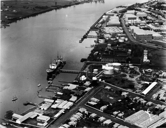 Aerial view over the shipping wharves and Newstead Terrace Newstead ca1928
