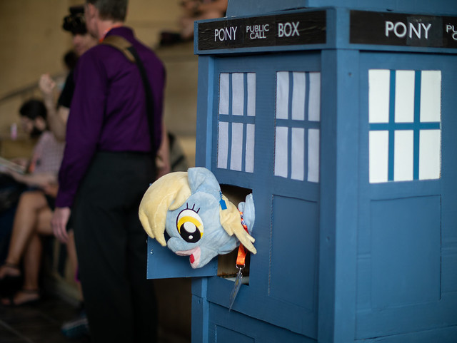 Derpy pops out of the Tardis 2