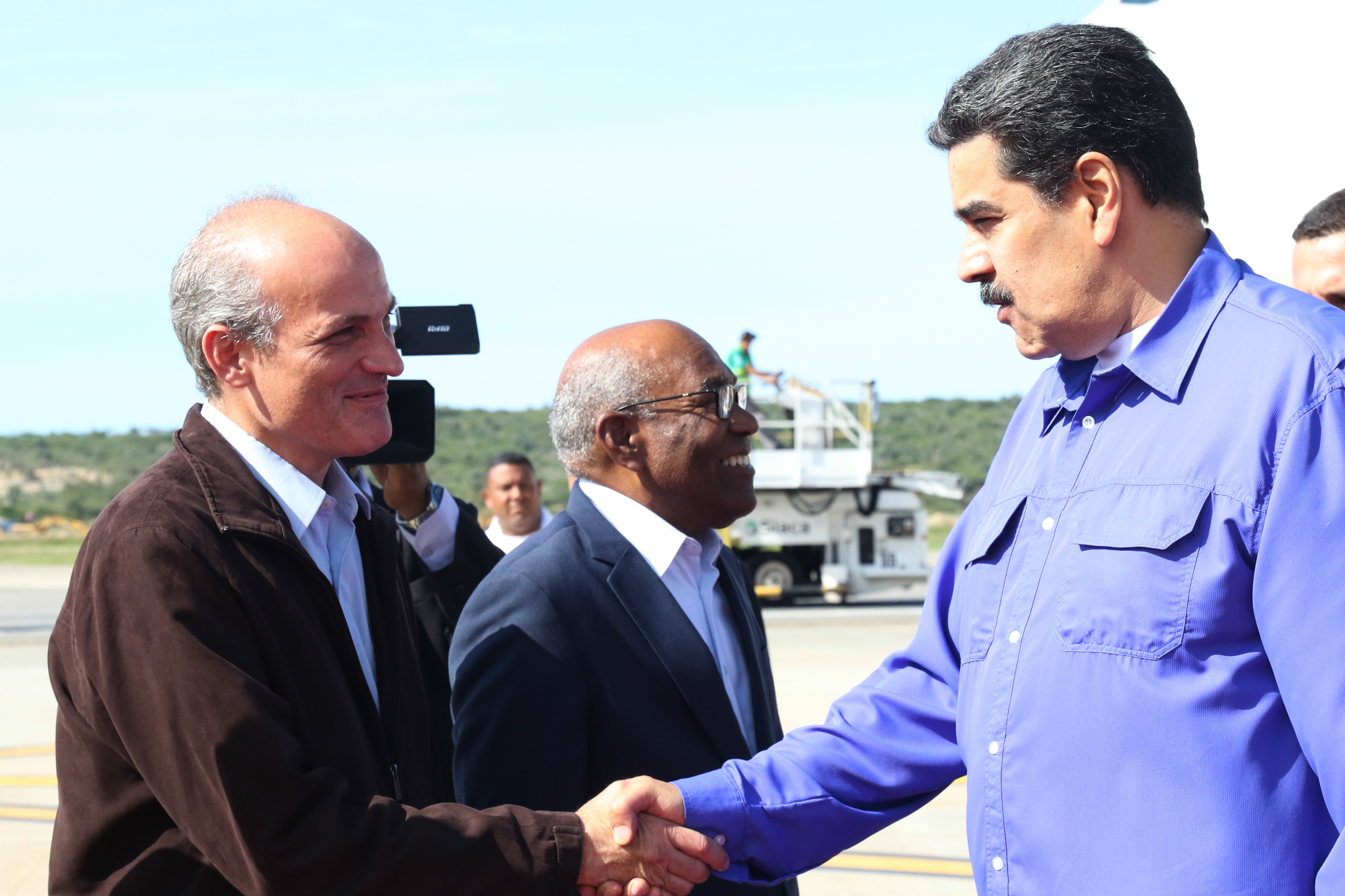 Presidente Nicolás Maduro llega a Venezuela tras histórica participación en la XVIII Cumbre del Mnoal