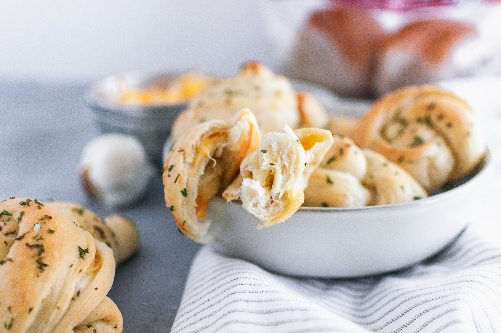Make these simple, delicious, cheese stuffed Garlic Knots using Rhodes Bake-N-Serv Texas rolls for your next holiday dinner. Simple to make and taste homemade! Check out the step-by-step tutorial for these super simple rolls.