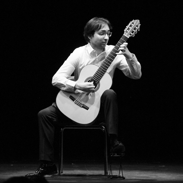 LUIS ALEJANDRO GARCÍA, GUITARRA - CICLO JUVENTUDES MUSICALES - TEATRO EL ALBÉITAR DE LA UNIVERSIDAD DE LEÓN 29.10.19