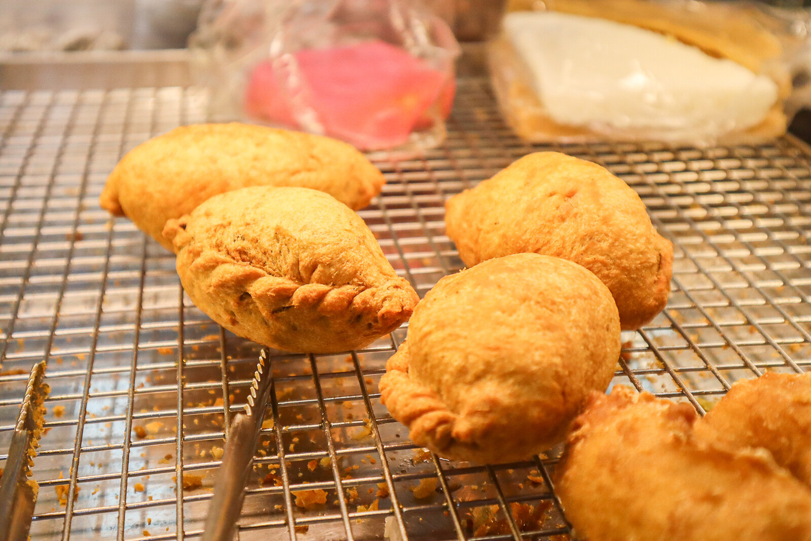 curry puff on tray