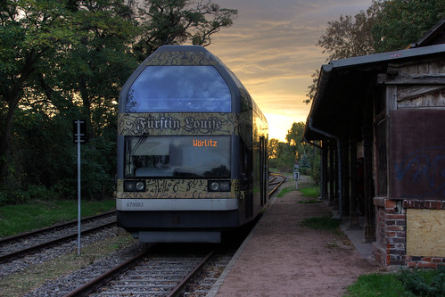 hdr pociąg train zug kolej bahn railway sunset zachódsłońca dworzec station stacja bahnhof niemcy germany deutschland europa europe