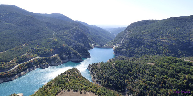 La Vall de Lord'19 -19- Ruta 01 por la Mola de Lord -13- Camí de Sant Jaume -05- Mirador de la Ermita -03- Presa y Pantà Llosa del Cavall, Cinglera de la Llosa del Cavall (I), La Torreta (D) (11-10-2019)