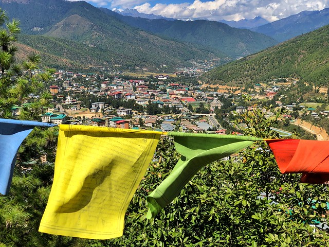 Valle de Thimphu con la capital de Bután al fondo