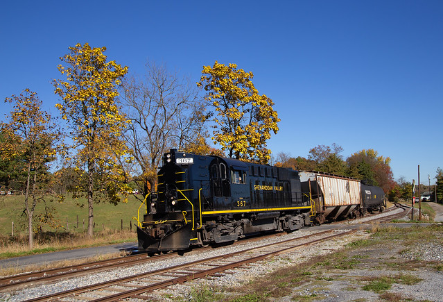 SVRR Shenandoah Valley Railroad RS-11 #367 Southbound Weyers Cave, VA 10-28-19