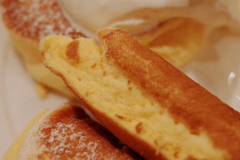 池袋東口幸せのパンケーキバナナポイップパンケーキチョコソース添えのパンケーキの中身