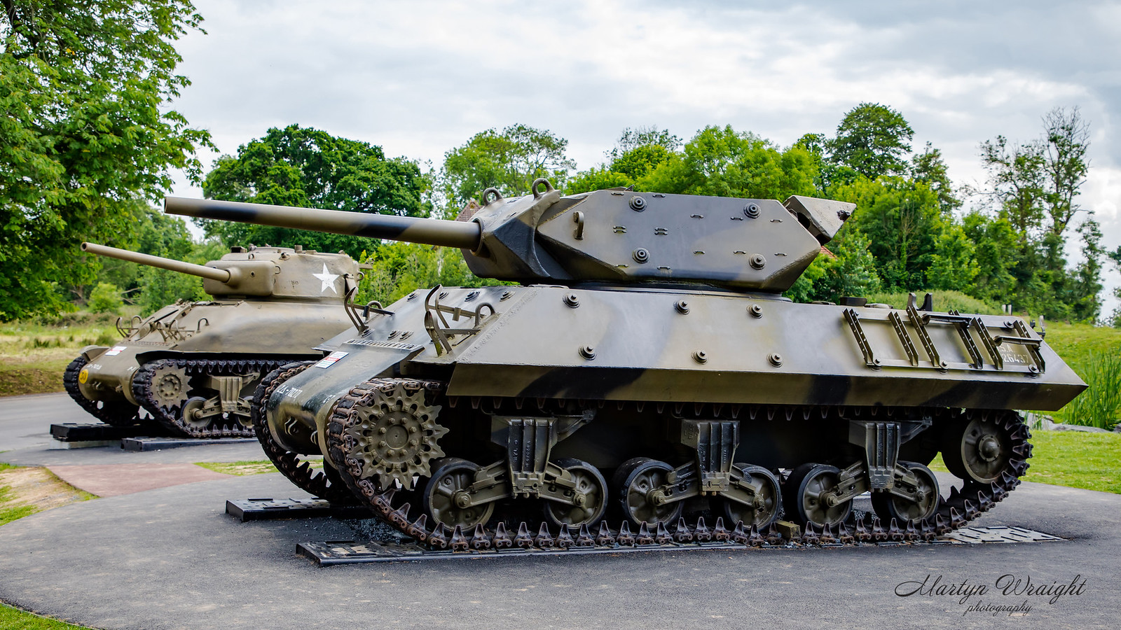 WW2 American M10 Wolverine Tank & Sherman M4A1 Medium Tank…