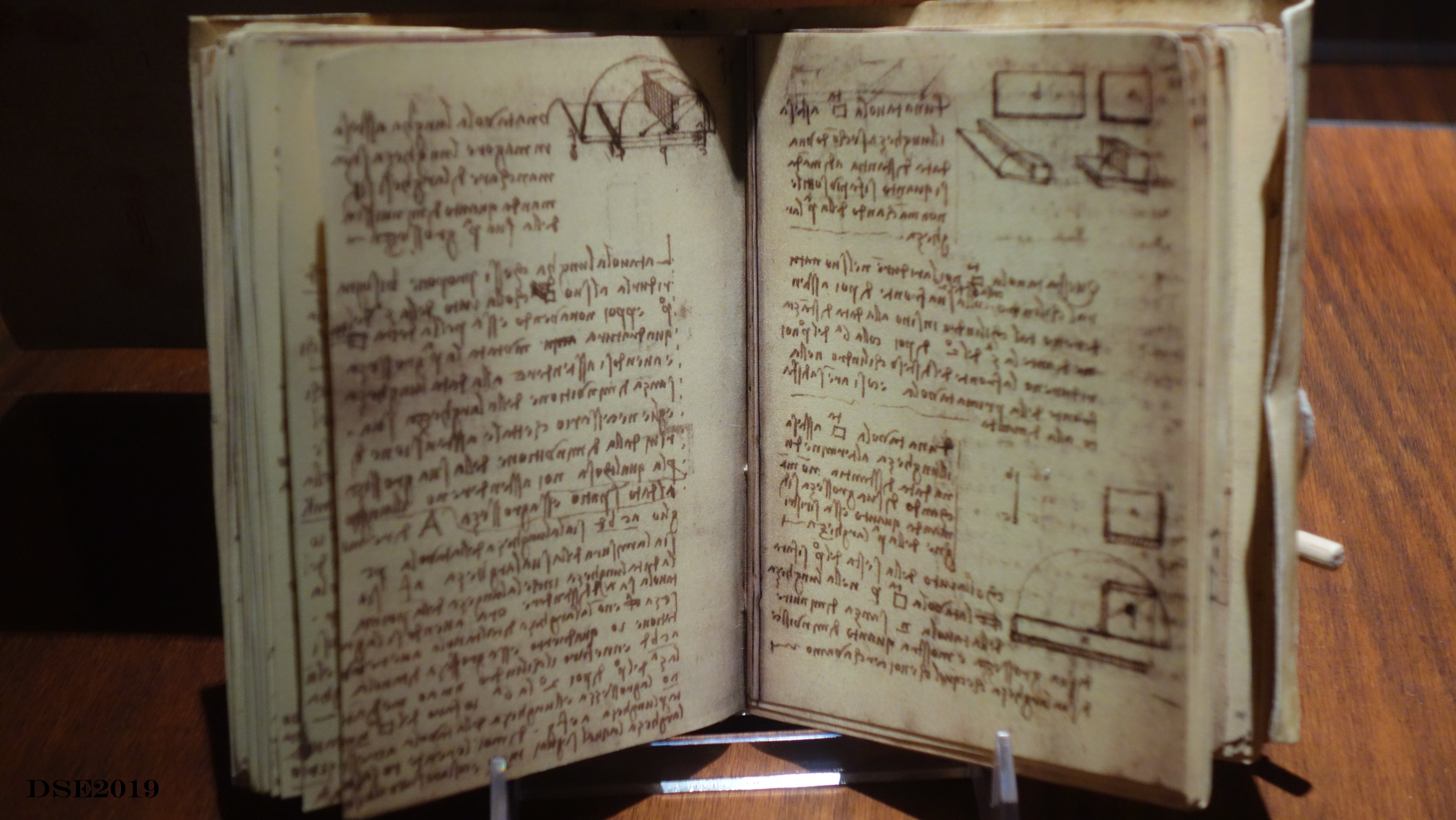 Codex - Forster III, Serie de manuscritos que incluyen estudios de geometria, pesos y maquinas hidraulicas.