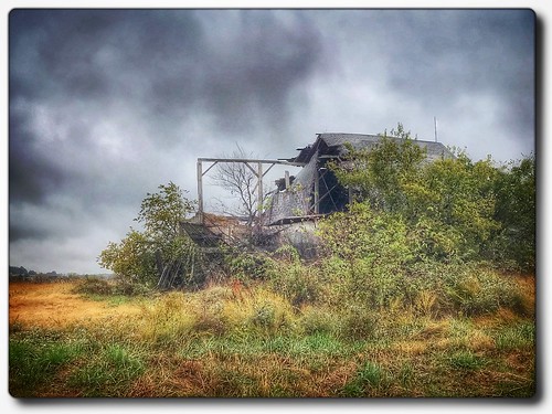collapsed weathered november autumn dilapidated abandoned oldbarn barn rural ozarks missouri