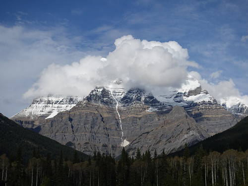 Mount Robson, mountrobson rwh ramblerswalkingholidays yuhlaihaskun mountrobsonprovincialpark