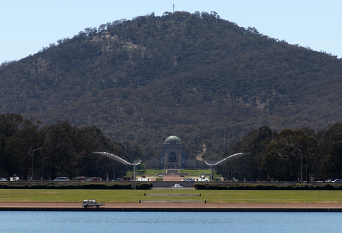 mtainslie australianwarmemorial lakeburleygriffin anzacavenue canberra act