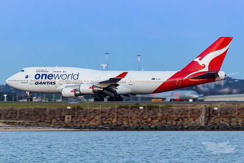 VH-OEF QF B747 34L YSSY-8320 by A u s s i e P o m m, Qantas 73 to San Francisco (SFO/KSFO) taxiing out along 'Alfa' and rolling down 34L Sydney Airport (