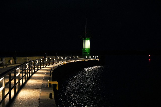 Die Leuchtfeuer in der Hafeneinfahrt von Travemünde  - grün und rot