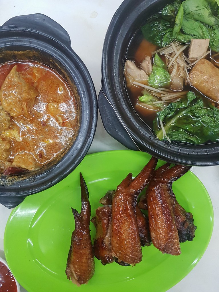 肉骨茶 Bak Kut Teh rm$13, 咖喱猪肉 Curry Pork rm$13 & 烤鸡翅 Grilled Chicken Wings 4pcs rm$12 @ 福昇咖啡店 Restoran Hock Seng USJ10