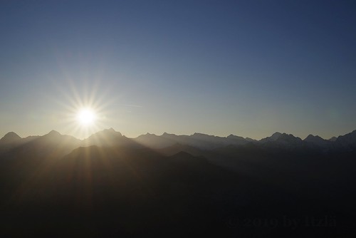 niesen switzerland 2019 itzlä pentaxk1 alps landscape mountains sky sunrise sunsetsunrise eiger mönch jungfrau schreckhorn eigermönchjungfrau
