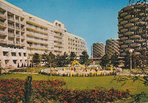 CRETEIL 94 - Square du Grand Pavois ( Cité Moderne Résidence Ensemble immobilier Privé Arch Gérard Grandval) - 1980 - Val de Marne | by memoire2cite104