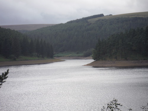 Howden Reservoir in moody weather SWC Walk 349 - Ladybower Inn Circular (via Alport Castles and Derwent Reservoirs)