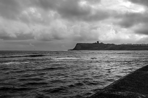 scarborough northbay sea seascape landscape clouds castle shore england englandseastcoast nothyorkshire yorkshire canoneos40d monochrome blackwhite blackandwhite