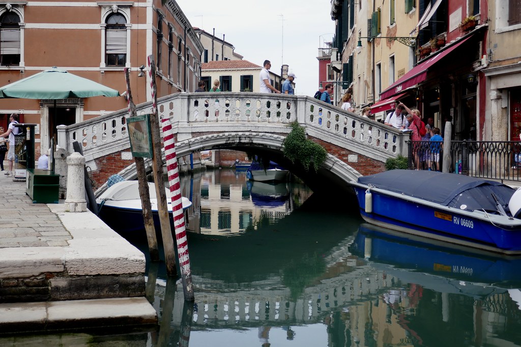 Pont sur le rio dei Frari, campo dei Frari, sestiere de San Polo, Venise, Vénétie, Italie.