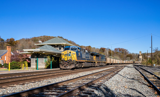 Westbound coal empties at Ronceverte, WV