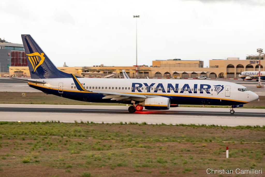 EI-DHE - B738 - Ryanair