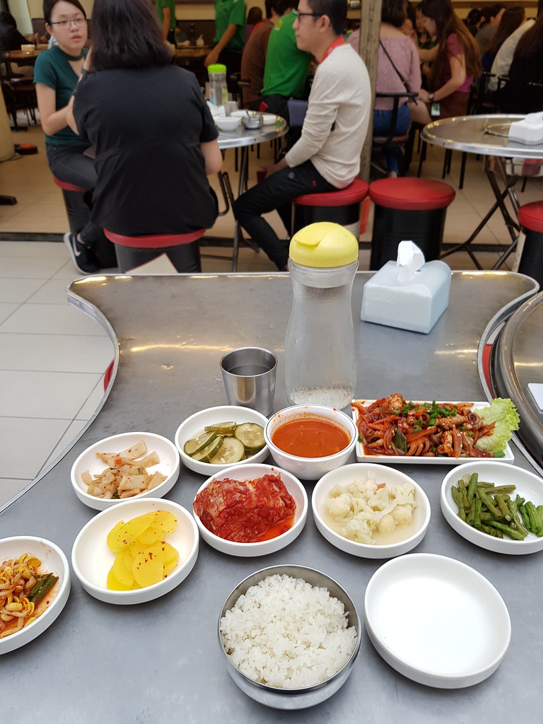 烤小章魚配韩国小菜 Lunch set of Grilled Baby Octopus (Jjukkumi Bokkeum) with 7 Korean side dishes rm$16 @ Sae Ma Eul BBQ PJ Jaya One