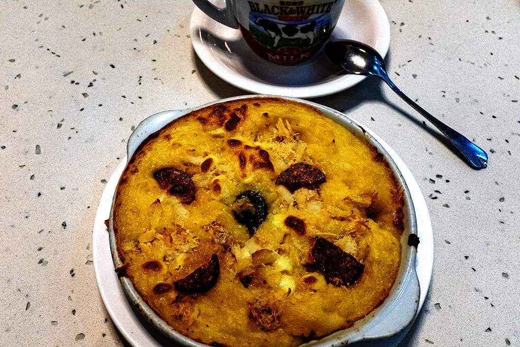 Bacalhau and mashed potato casserole--Macau