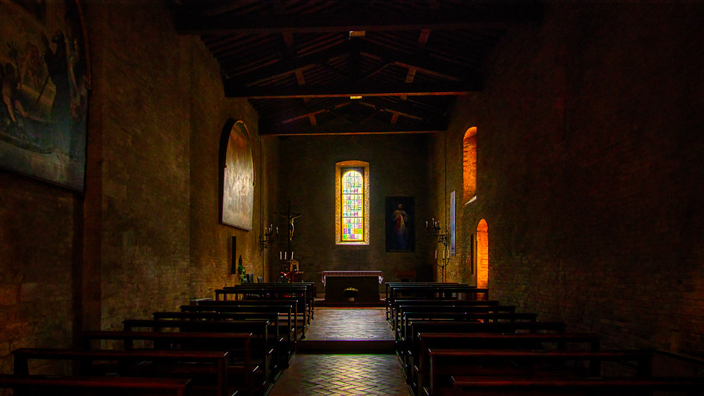 A small chapel in San Gimignano - Toscana