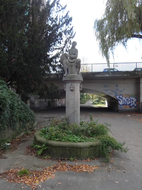 1914 Berlin Schiffer-Brunnen von Hermann Kurt Hosaeus Sandstein östlich Hansabrücke Schleswiger Ufer in 10555 Moabit