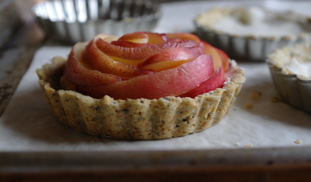 white nectarine black sesame mochi tart