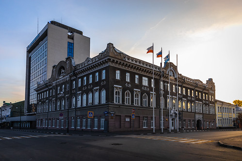 autumn sunrise russia street old building saratov outdoor orange cityscape town light morning countryside blue colorful leaves tree square city sun shadow sky skyscape exterior yellow architecture style fall saratovoblast