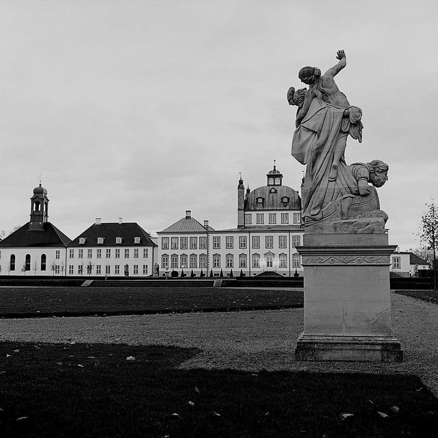 Monument, Fredensborg slotspark