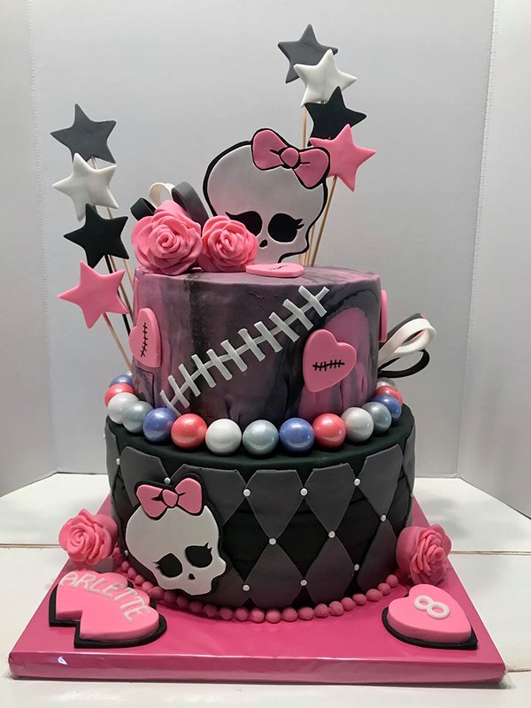 Cake by Tres Sweets