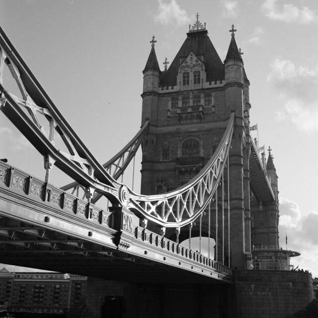 Exploring London - Tower Bridge (analog)