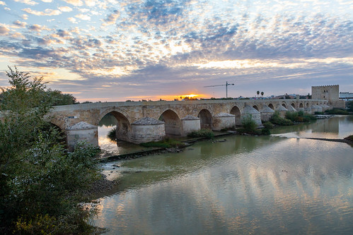 cordoba spain romanbridge puenteroma andalusia guadalquivirriver sunrise dawn