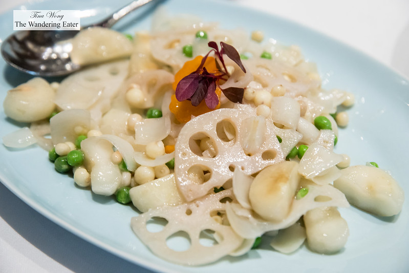 Lotusi room with peas and water chestnuts