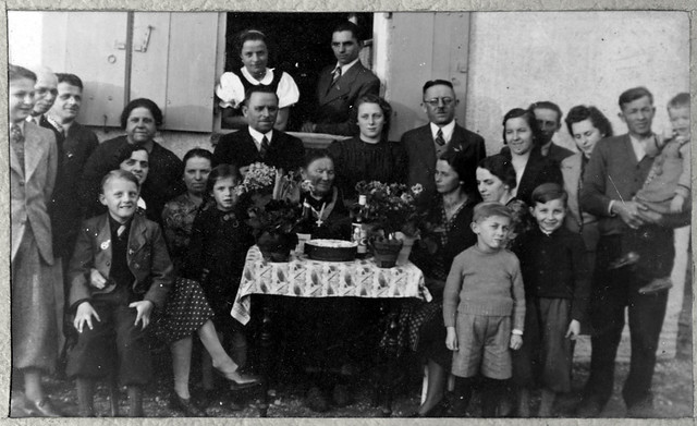 Archiv U401 Geburtstagsfoto (front), Familienfoto, 1940er