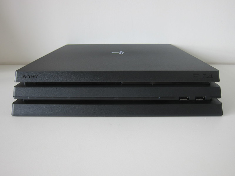 PS4 Pro - Front