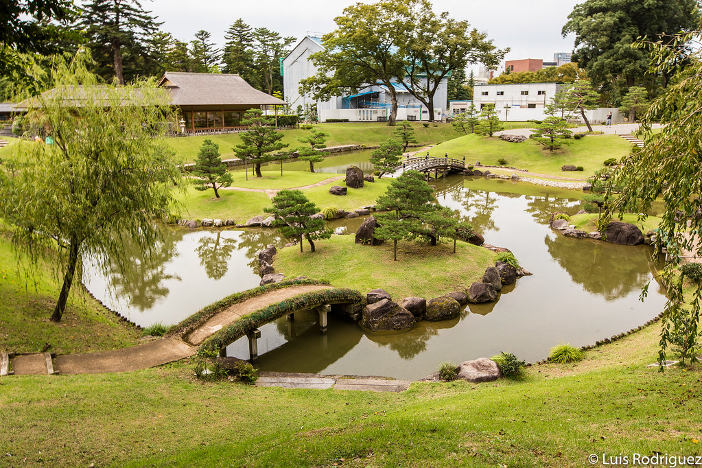 Distintos puentes en los jardines Gyokusen&rsquo;inmaru de Kanazawa