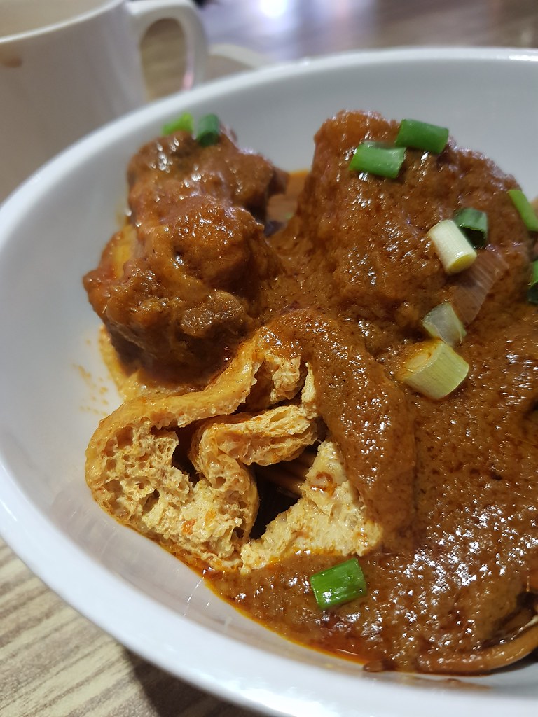 干咖喱鸡米粉面 Dried Curry Chicke Noodles rm$7.90 & 鸳鸯 Cham rm$3.10 @ 太平添记 Thiam Kee USJ10